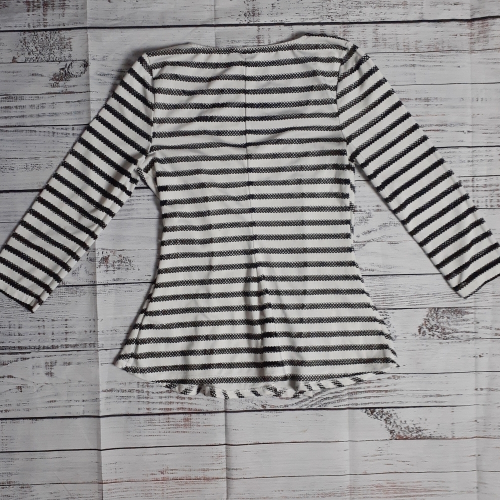 🆕️ Guess Chevron Peplum Top - Small - Picture 5 of 5